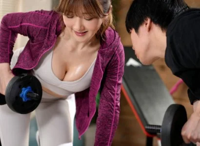 Chàng trai số hưởng với nữ PT gợi cảm chén nhau
